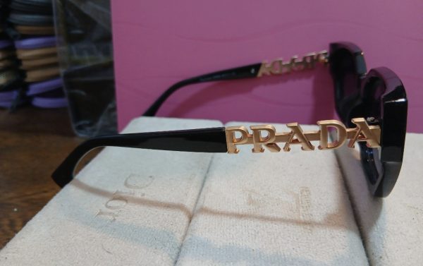 عینک آفتابی زنانه پلتریزه uv400برند پرادا - تصویر 3