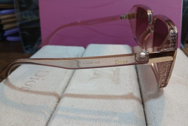 عینک آفتابی زنانه uv400 برند دیور - تصویر 3